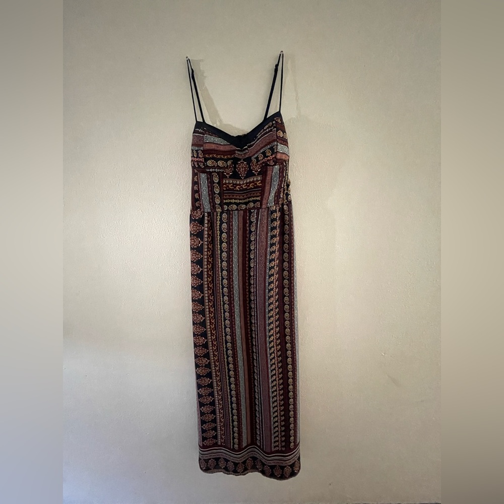 Comfortable multi - colored and patterned dress ☀️